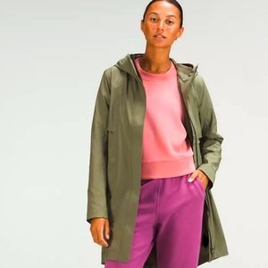 NWT Lululemon Rain Rebel Jacket Size 6!